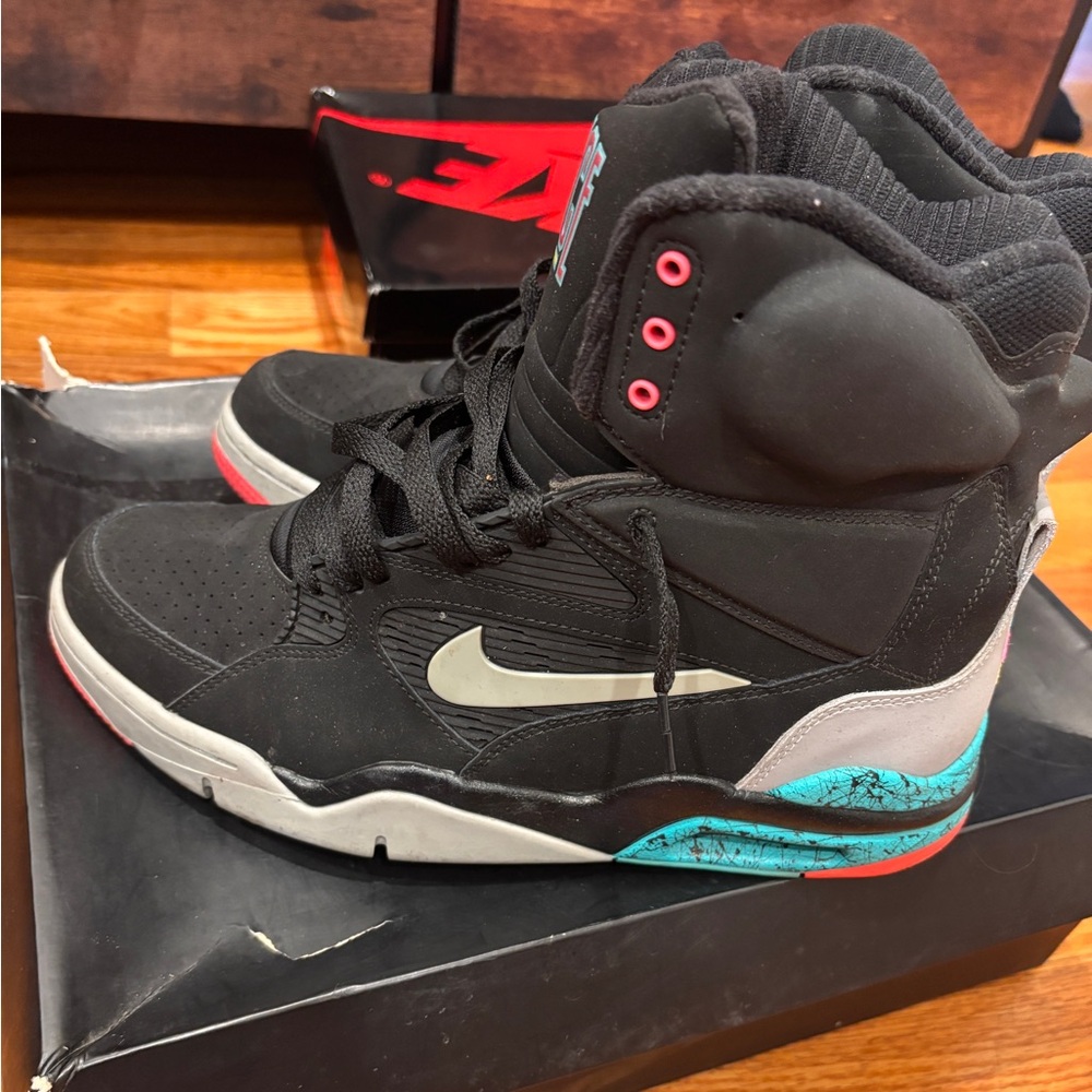 ((CHRISTMAS SALE)) Nike Air Command Force ((USED)) SIZE 10 MENS
